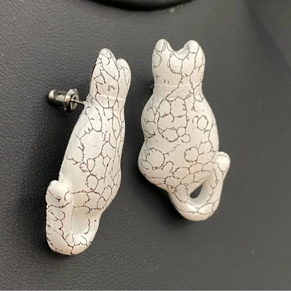 Crackle Cat Earnings Perched - Picture 7 of 8